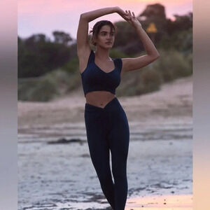 Free People Breathe Deep 7/8th leggings size small NWT